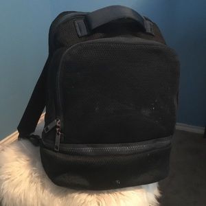 Lululemon bagpack mesh city adventurer